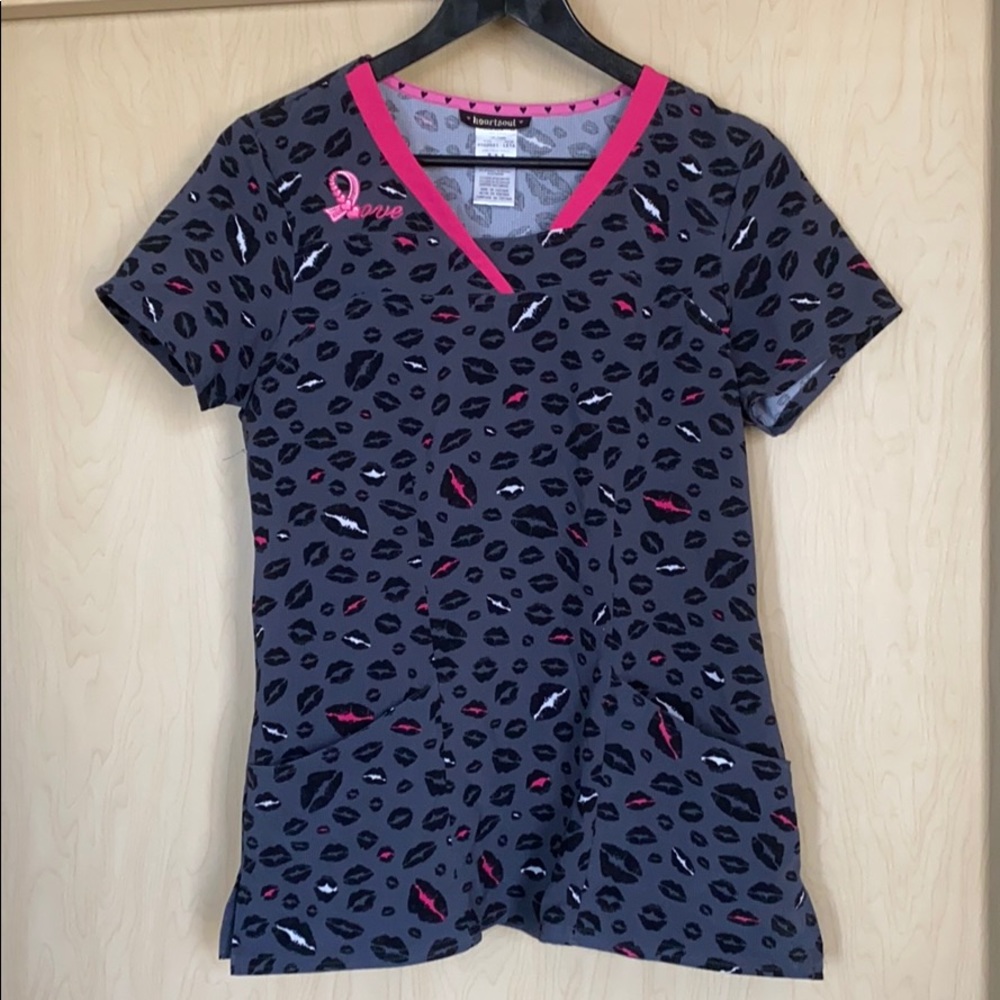 Kisses scrub top! 💋💕